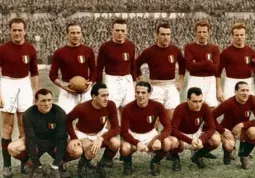 La squadra del Grande Torino, capitanata da Valentino Mazzola